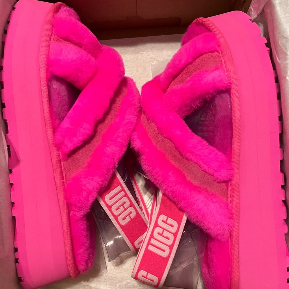 ugg crossover platform slides - Picture 2 of 4